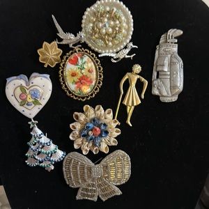 Brooches 11 totals. Various sizes. Some Vintage.